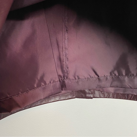 Jaclyn Smith Classic Burgundy Leather Skirt - Picture 8 of 12